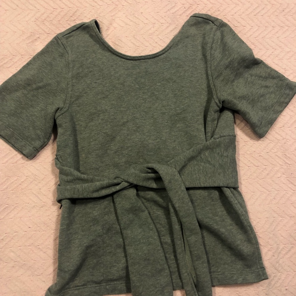 Nike tie top